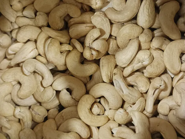 A pile of whole and split cashew kernels